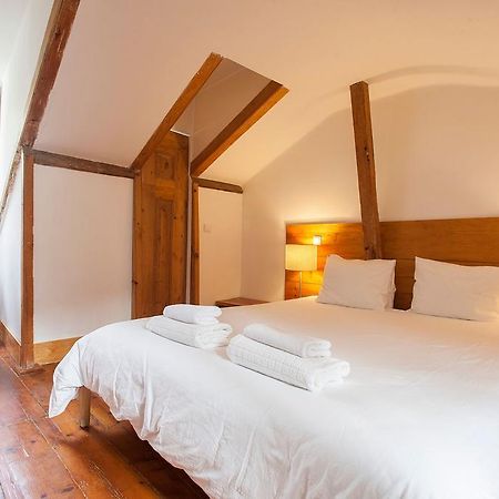 Central, Charming, Quiet, Garden And Parking Lisbona Esterno foto
