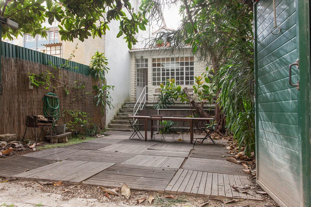 Central, Charming, Quiet, Garden And Parking Lisbona Esterno foto
